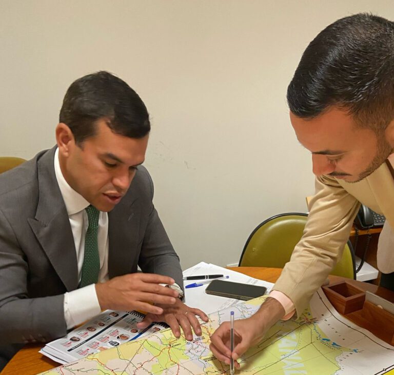 Leia mais sobre o artigo Prefeito Delegado Murilo garante novo ônibus para Pedro Gomes após reunião com Beto Pereira em Brasília