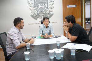Leia mais sobre o artigo Prefeito Delegado Murilo em reunião em Campo grande consegue Destravar obras paralisadas do bairro São Francisco em Pedro Gomes.