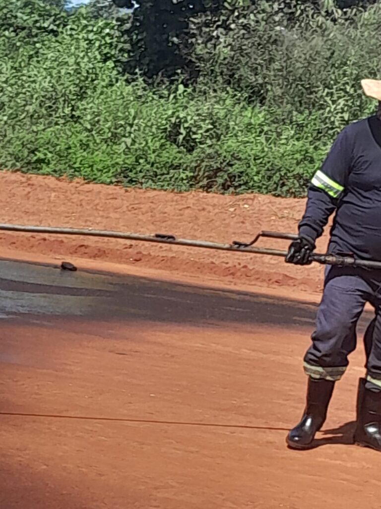 Leia mais sobre o artigo Asfalto após 20 anos: Obra no bairro Galdina Dias Pedroso traz esperança, mas levanta questionamentos sobre gestão pública