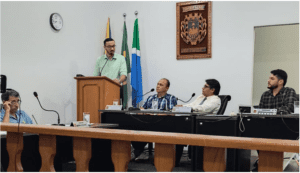 Leia mais sobre o artigo Prefeito Delegado Murilo Visita Câmara de Vereadores e apresenta projeto de regularização do IPTU na Tribuna.
