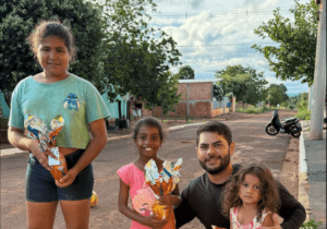 Leia mais sobre o artigo Vereador Reges Nunes de Paula leva alegria da Páscoa a famílias em Pedro Gomes (MS)