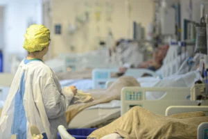 Leia mais sobre o artigo Alerta epidemiológico: Mato Grosso do Sul enfrenta aumento preocupante de SRAG, e poder público precisa reforçar ações preventivas