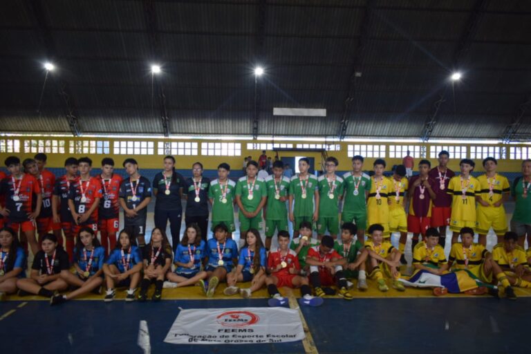 Leia mais sobre o artigo Copa FEEMS de Futsal Escolar 2025 celebra esporte e alegria juvenil em Pedro Gomes(MS)
