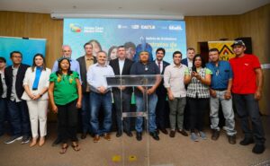 Leia mais sobre o artigo Governador assina contrato para construção de 252 moradias em aldeias indígenas e assentamentos em MS