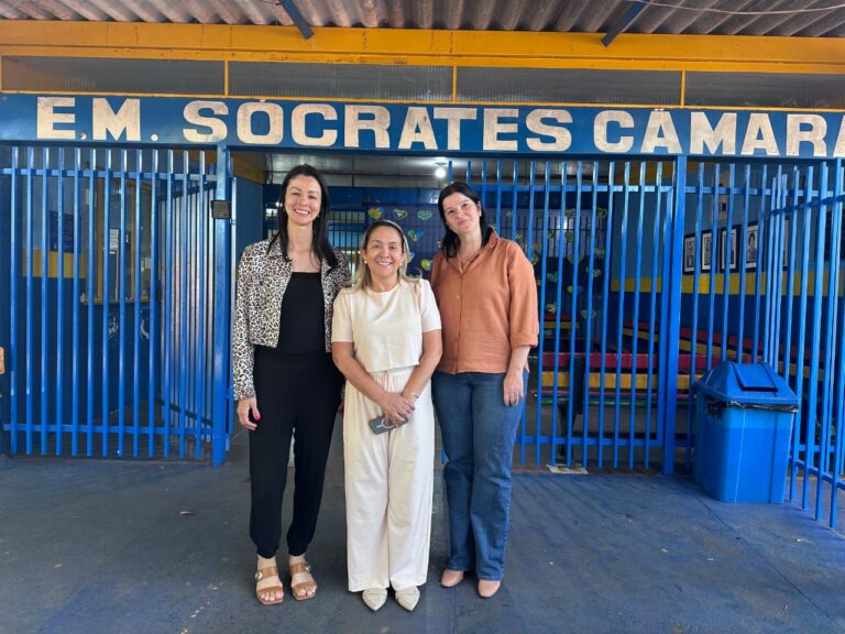 Leia mais sobre o artigo Biblioteca renovada e tecnologia: Lia Nogueira transforma realidade de escolas em Dourados