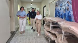 Leia mais sobre o artigo Lia Nogueira entrega equipamentos ao Hospital de Cirurgia
