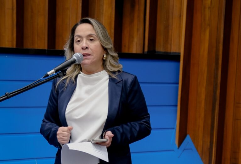 Leia mais sobre o artigo Lia Nogueira cobra esclarecimentos sobre suspensão de cirurgias bariátricas
