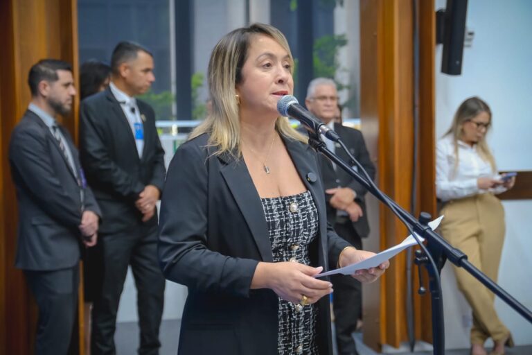 Leia mais sobre o artigo Lia Nogueira propõe incluir o Baile de Debutante no Calendário Oficial de Eventos do Estado