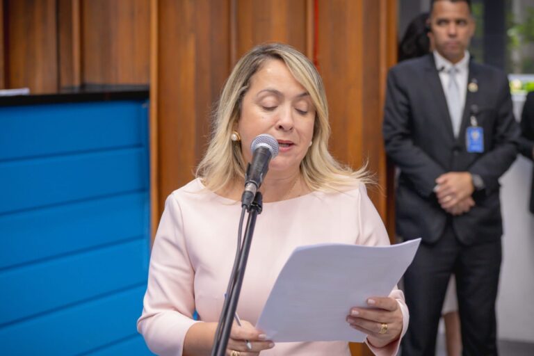 Leia mais sobre o artigo Lia Nogueira solicita computadores para escola e reforça compromisso com a inclusão digital