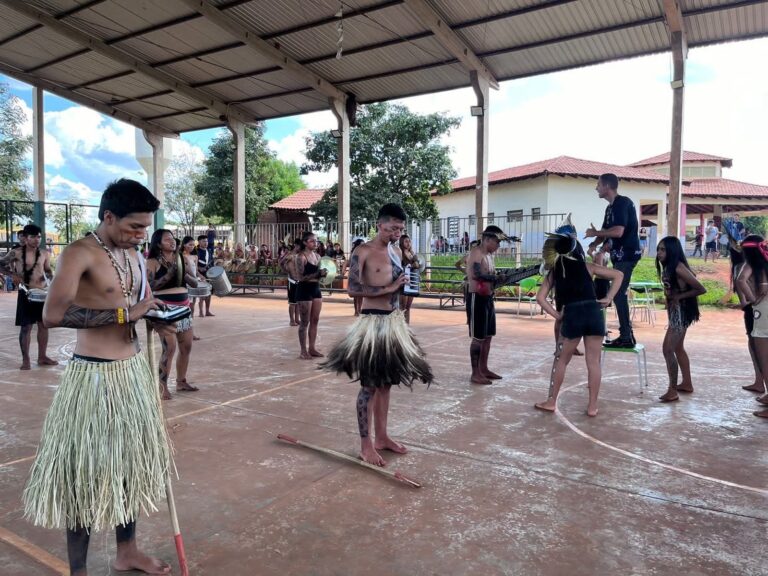 Leia mais sobre o artigo Cultura que transforma: emenda leva música e dança a 400 crianças indígenas em Dourados