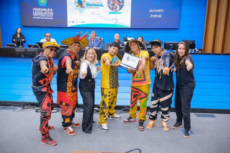 Leia mais sobre o artigo Brô MC’s recebe Comenda Tom do Pantanal na Alems por indicação de Lia Nogueira