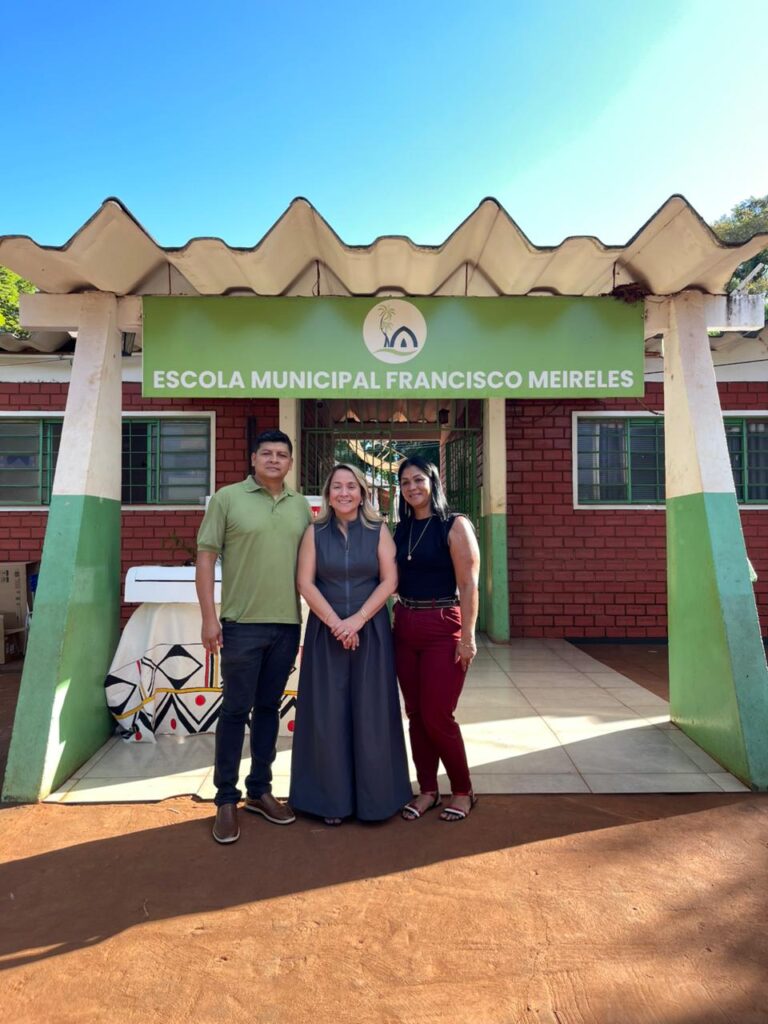 Leia mais sobre o artigo Lia Nogueira reforça compromisso com os povos originários e destina R$ 50 mil para Escola