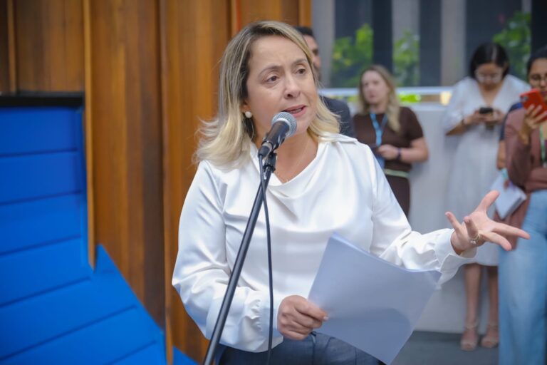 Leia mais sobre o artigo Lia Nogueira apresenta projeto pioneiro para garantir emprego e autonomia às mães atípicas