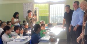 Leia mais sobre o artigo Governo de MS antecipa entrega de kits escolares e uniformes para 2026