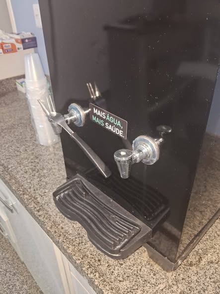 Leia mais sobre o artigo Mãe volta de ônibus com recém-nascido no colo, enquanto hospital de Pedro Gomes(MS) enfrenta falta de fraldas e bebedouro improvisado com garfo!