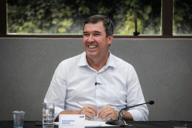 Leia mais sobre o artigo Governo de MS propõe reajuste de 3,8% para servidores, entenda o impacto no estado