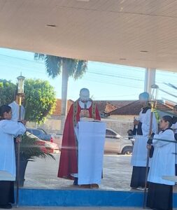Leia mais sobre o artigo Domingo de Ramos abre a Semana Santa em Pedro Gomes-MS e relembra entrada de Jesus em Jerusalém