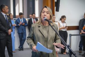 Lia Nogueira solicita informações sobre emenda para transporte de autistas em Pedro Gomes