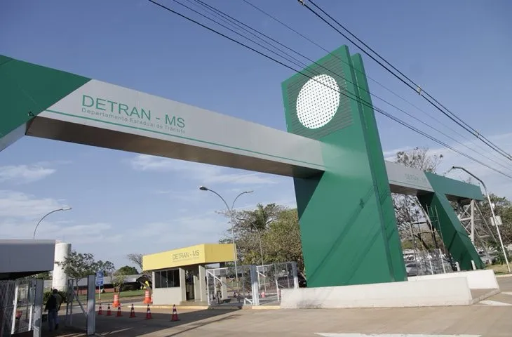 Detran suspende seis servidores por desrespeito ao estatuto