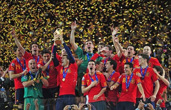 ESPANHA CALA A ARGENTINA, CONQUISTA O MUNDO E FINAL TERMINA COM CONFUSÃO, EXPULSÕES E POLÊMICAS