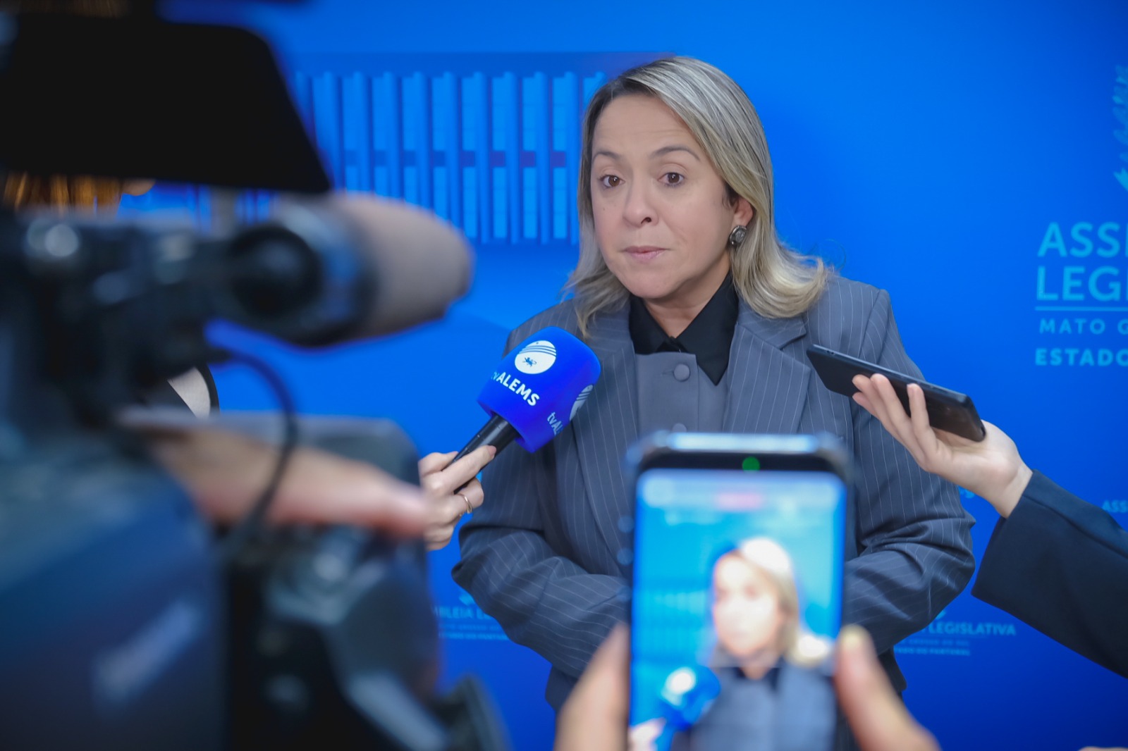 Requerimento de Lia Nogueira cobra destino de camas novas encontradas sem uso em Dourados