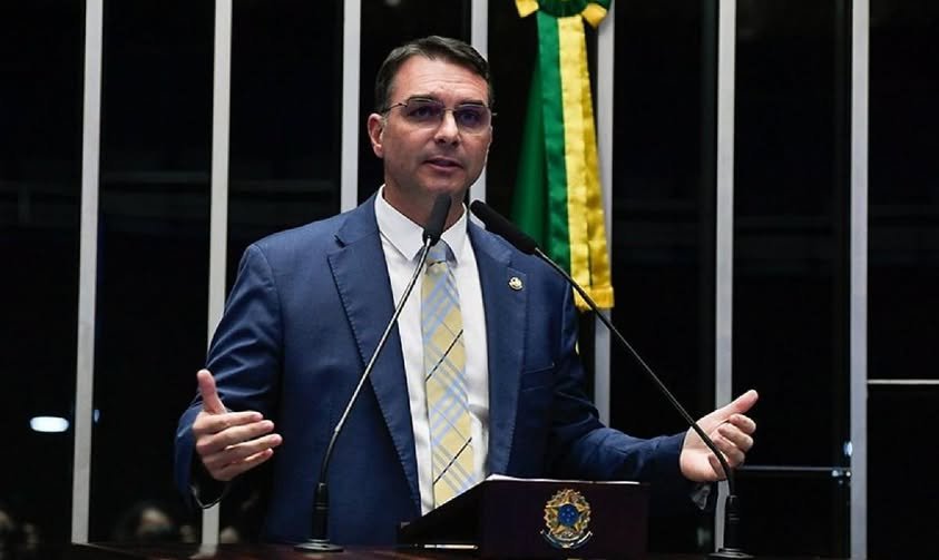 Menos Governo e Impostos Mais Baixos: O “Tesouraço” Proposto por Flávio Bolsonaro